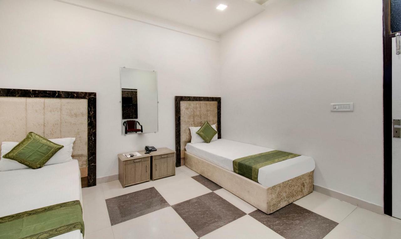 Itsy By Treebo - Royale Inn Meerut Exterior photo